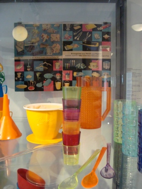Ah, plastics! Display of "1000 Little Things" from Documentation Centre for Everyday Life in the GDR in Eisenhuettenstadt (photo: F. Peters)