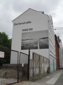 Mural with image of Wall as it was at Gartenstrasse/ Bernauerstrasse in 1989 (2011, author's photo)