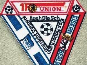 "Even the 'Shit Wall' Can't Divide Us: 1. FC Union and Hertha BSC": Fan patch from 1980s (Photo: Zentrum Deutsche Sportgeschichte).