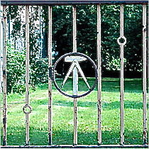 A homemade wrought-iron fence at an East German allotment garden or datscha featuring the GDR's state emblem (Thanks for the use of this photo to Zaunwelten - http://www.ddr-zaunwelten.de)