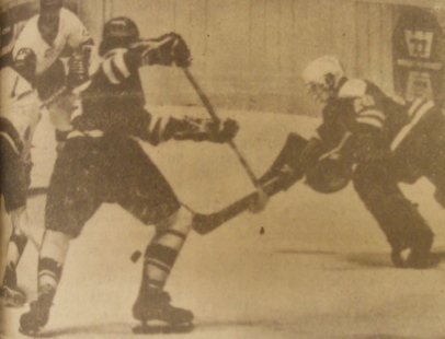 Frenzel clears two Polish opponents from front of GDR goalie Roland Herzig at 1977 B Group World Cup (photo: Sport Echo)