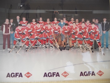 The GDR national team photographed at an undetermined World Championships in the 1980s. Frenzel is 4th from right in back row. (photo: D. Frenzel)