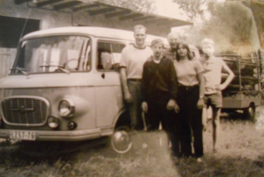 A photo of the Fortschritt Erfurt canoe slalom team in front of the factory-provided Barkas. Kordula's father is in the middle of the back row while Kordula is seen second from left (photo: Striepecke family archive)
