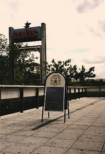 Sign for the GDR-era Sojus cinema. Closed since 2008, the district council has plans to reopen the building as a community cultural centre (photo: author).