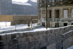 East German border guard patrols the Wall at Bernauer Strasse, February 1962 (photo: G. Hynna).